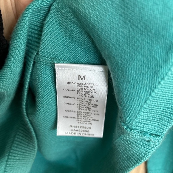 ELLEN TRACY Seafoam Green with Metal  Studs Turtleneck Size M Women’s Wool Blend - Picture 4 of 6